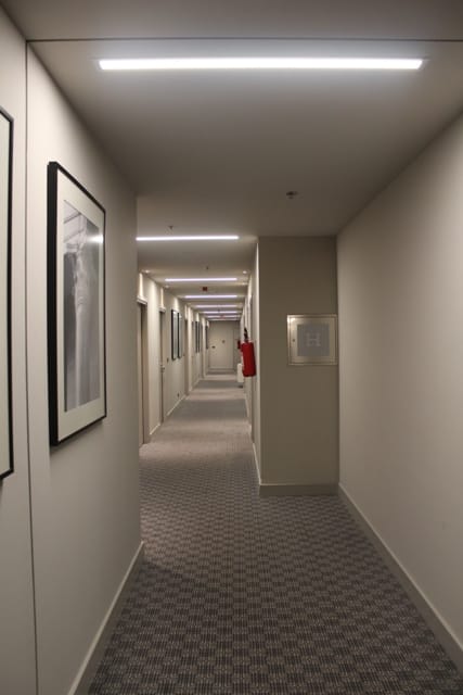 Hotel Atrium – postavljeni LED paneli po katovima