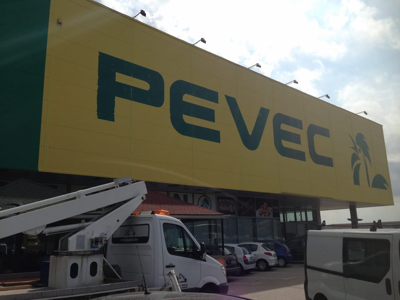 LED rasvjeta instalirana u PEVEC Rijeka, Kukuljanovo