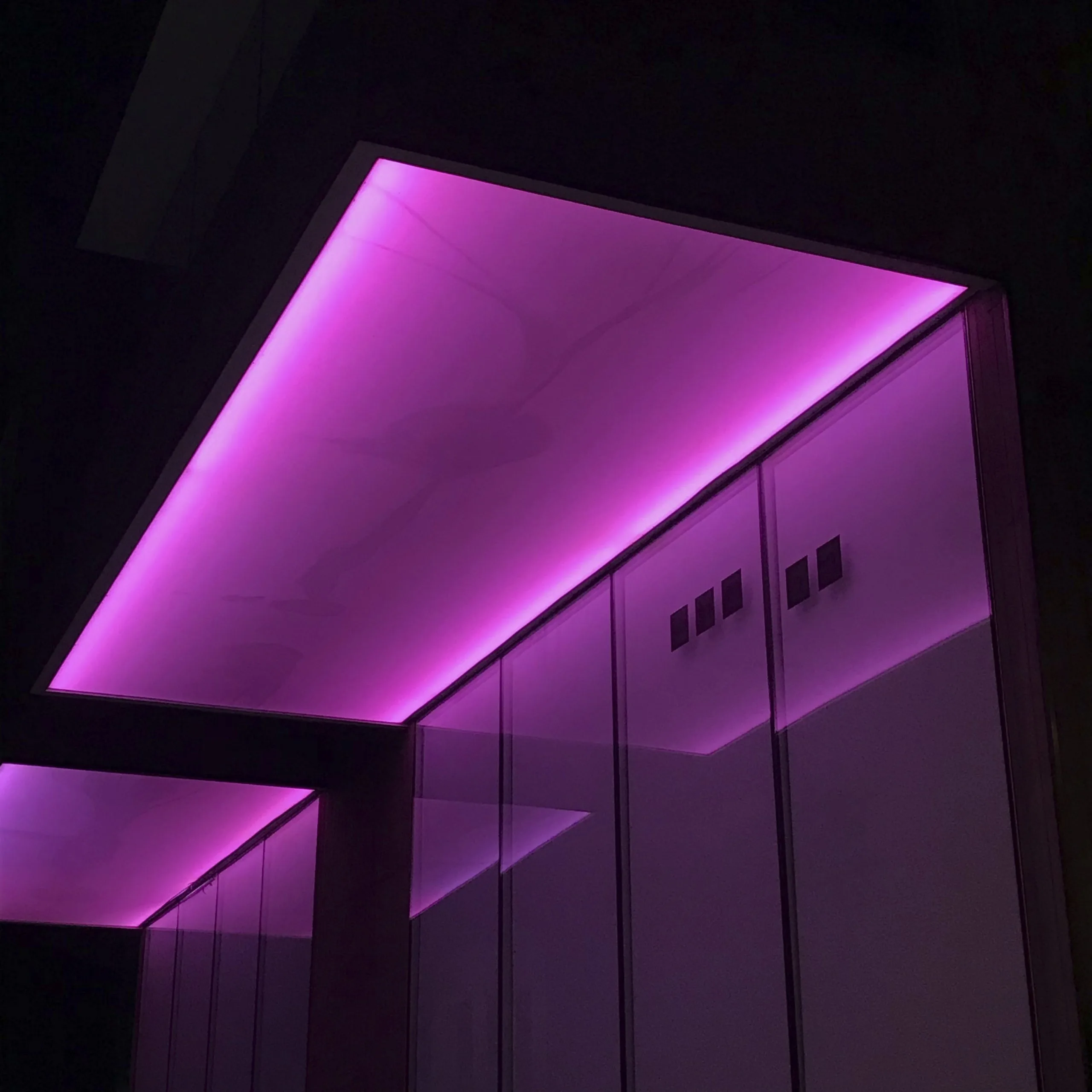 LED trake na stropu