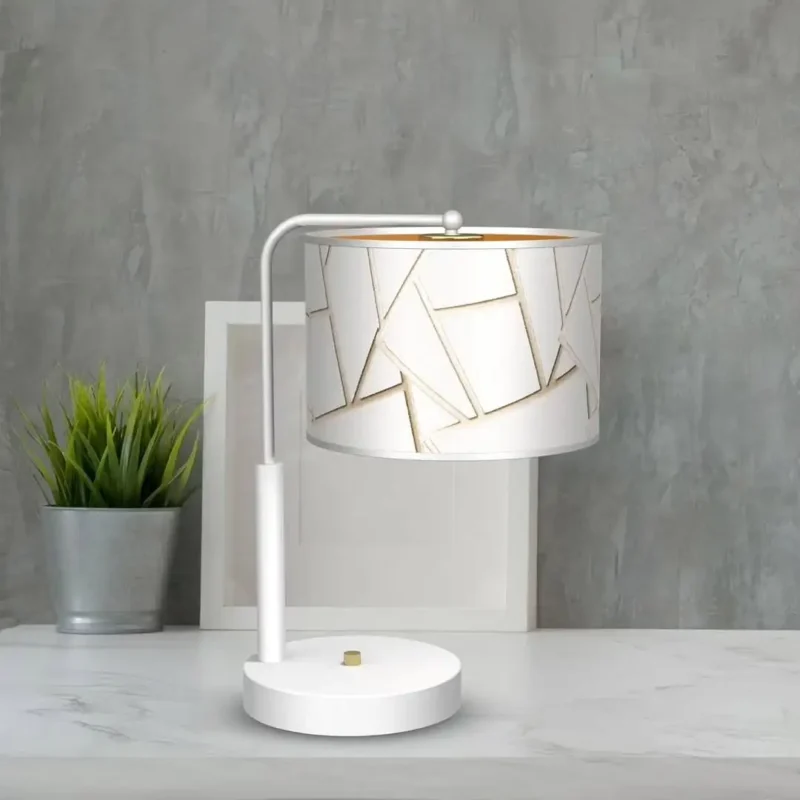 Bijelo zlatna stolna lampa kao savršen dodatan modernim, minimalističkim interijerima (SKU-MLP7570)